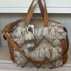 Stylish Women's Travel Bag in Tan and Cream